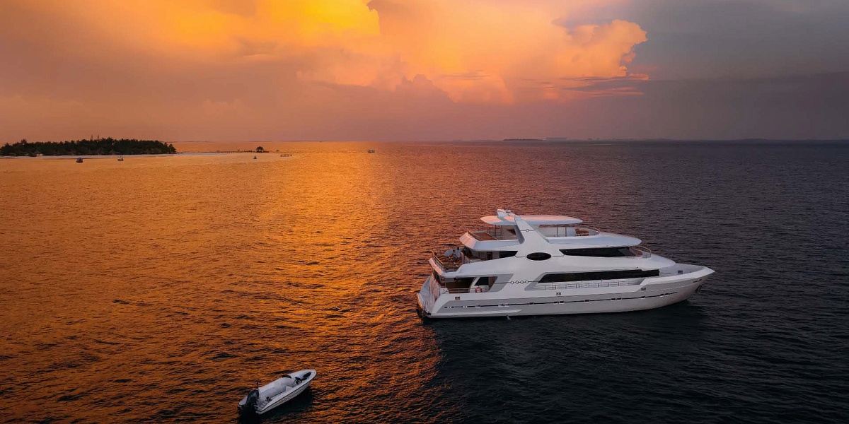 Аренда 31 метровой мега яхты Alice на Мальдивах - всё включено